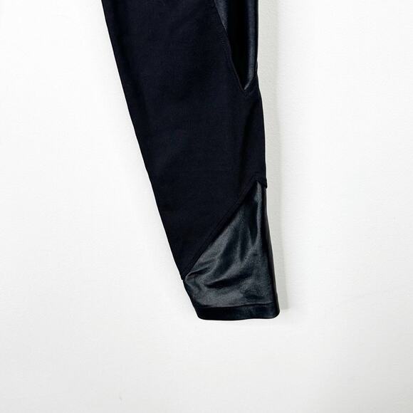 KORAL Curve Mid Rise Crop Leggings in Black/Black Lustrous Sz. Medium - Picture 3 of 4